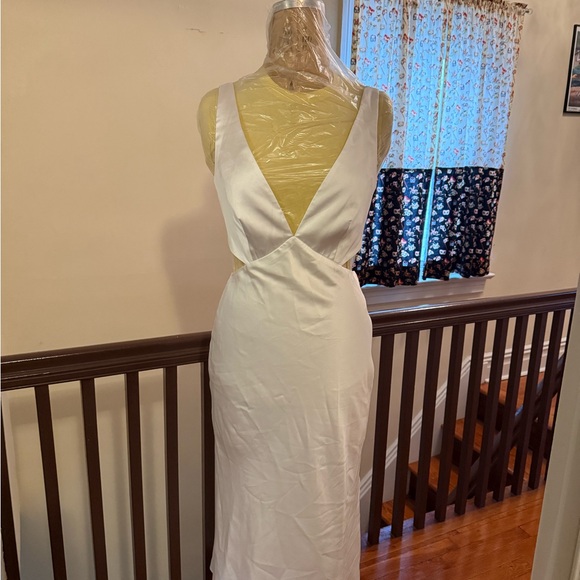 Anthropologie Sachin & Babi Sierra V-Neck Cutout Satin Midi dress, Size 10 NWT - Picture 5 of 13